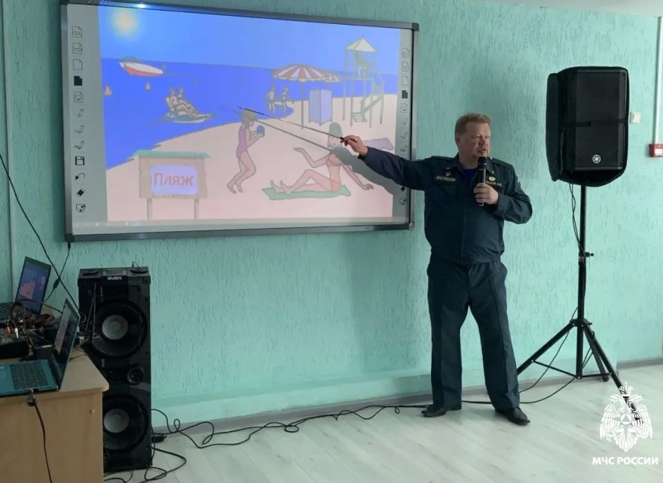 Ансамбль спасательного ведомства провёл интерактивный урок безопасности на воде для детей Социального центра Ансамбль спасательного ведомства провёл интерактивный урок безопасности на воде для детей Социального центра