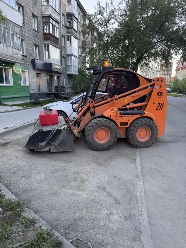 За прошедшие сутки с магистралей и улиц Новосибирска вывезли 313 кубометров мусора и 659 тонн смета и грязи За прошедшие сутки с магистралей и улиц Новосибирска вывезли 313 кубометров мусора и 659 тонн смета и грязи