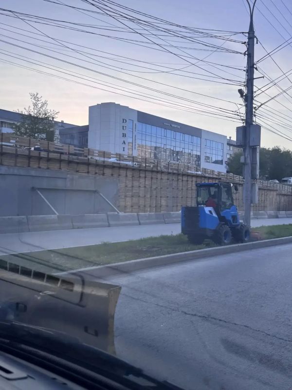 За прошедшие сутки с магистралей и улиц Новосибирска вывезли 313 кубометров мусора и 659 тонн смета и грязи За прошедшие сутки с магистралей и улиц Новосибирска вывезли 313 кубометров мусора и 659 тонн смета и грязи