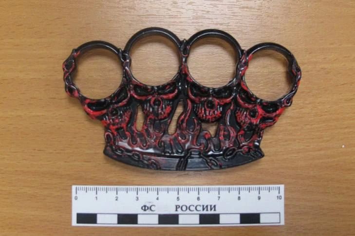 Две отчаянные путешественницы, вооружившись «безобидными трофеями» из Пхукета и Антальи, бодро шагнули в зелёный коридор аэропорта Толмачёво
