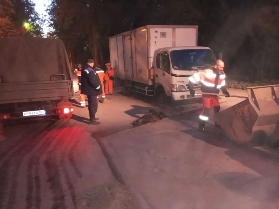 За прошедшие сутки с магистралей и улиц Новосибирска вывезли 313 кубометров мусора и 659 тонн смета и грязи