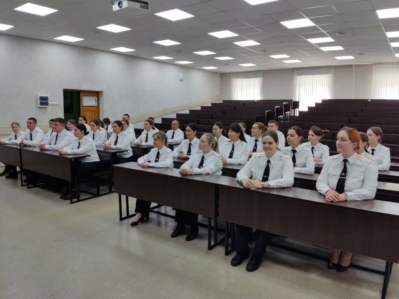 В Новосибирске молодые офицеры получили свидетельства об окончании обучения и прохождении первоначальной профессиональной подготовке