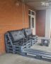 Мужчину, который избил подростков в доме №11 на Галущака, задержали