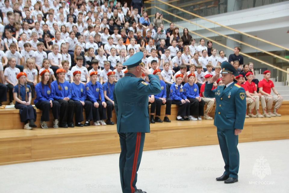 Первая клятва кадетов под шефством МЧС России — первый шаг к служению Родине Первая клятва кадетов под шефством МЧС России — первый шаг к служению Родине