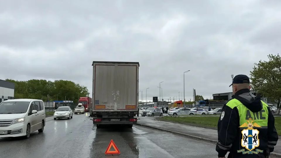 В Новосибирске сотрудники Госавтоинспекции устанавливают обстоятельства ДТП со смертельным исходом В Новосибирске сотрудники Госавтоинспекции устанавливают обстоятельства ДТП со смертельным исходом