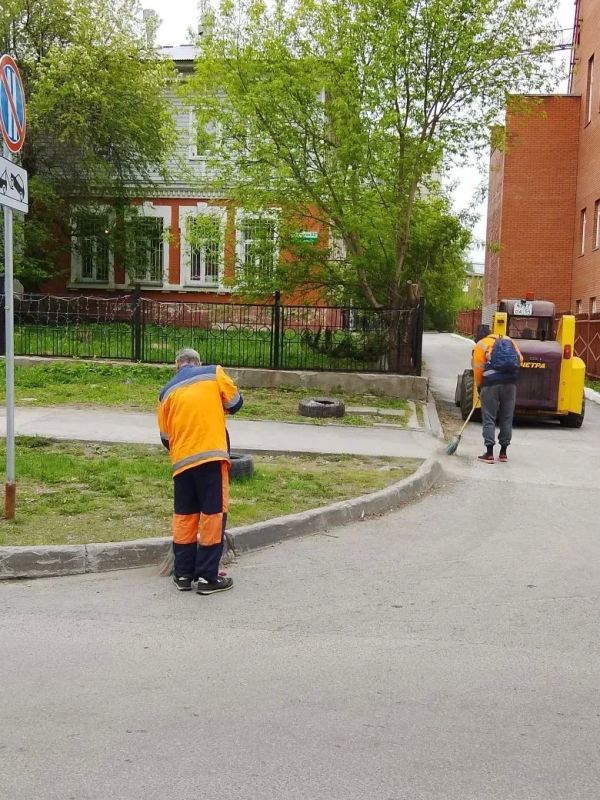 За прошедшие сутки с магистралей и улиц Новосибирска вывезли 366 кубометров мусора и 430 тонн смета и грязи За прошедшие сутки с магистралей и улиц Новосибирска вывезли 366 кубометров мусора и 430 тонн смета и грязи