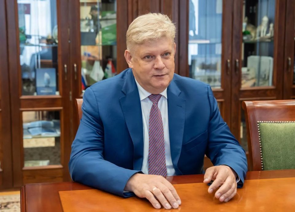 Валерий Фальков в ходе рабочей поездки в Новосибирск провел встречу с полномочным представителем Президента Российской Федерации в Сибирском федеральном округе Анатолием Серышевым Валерий Фальков в ходе рабочей поездки в Новосибирск провел встречу с полномочным представителем Президента Российской Федерации в Сибирском федеральном округе Анатолием Серышевым