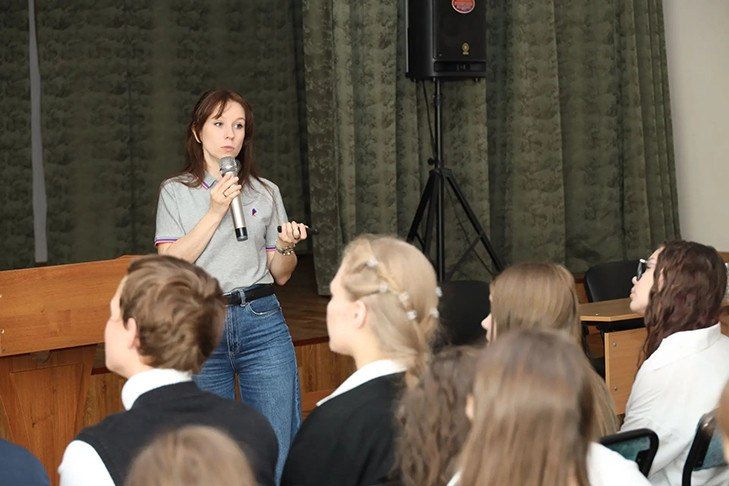«Цифровой ликбез»: школьники учатся противостоять телефонному мошенничеству