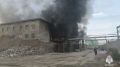 В Новосибирске огнеборцы МЧС России ликвидируют пожар на складе