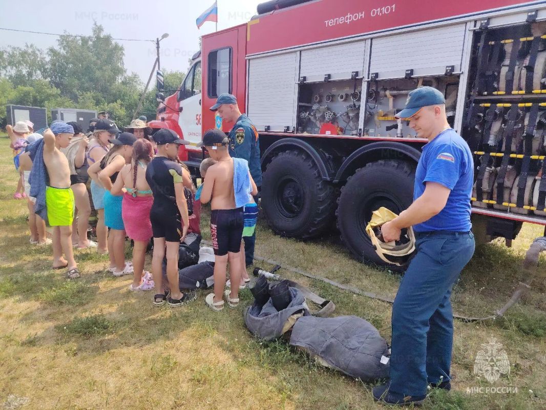 Безопасность детей в приоритете: МЧС России обеспечивает защиту в оздоровительных лагерях Безопасность детей в приоритете: МЧС России обеспечивает защиту в оздоровительных лагерях