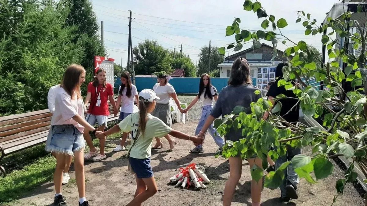 В Здвинском районе полицейские организовали для детей праздник В Здвинском районе полицейские организовали для детей праздник