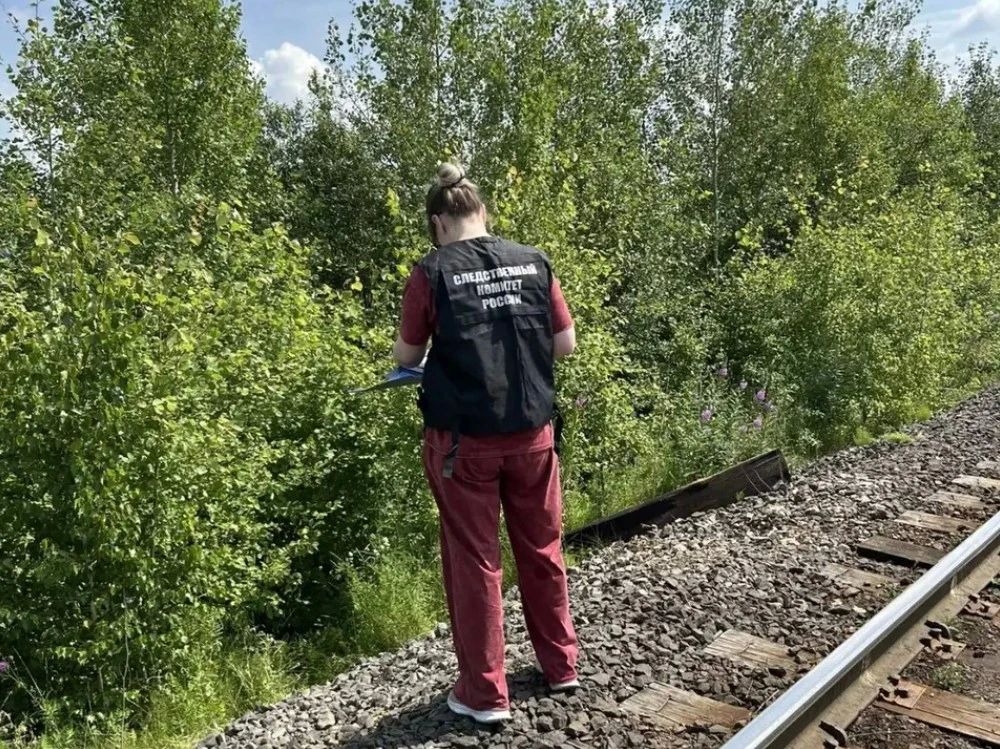 Источник KP.RU: Мать погибшей девочки из Ачинска призналась в ее убийстве Источник KP.RU: Мать погибшей девочки из Ачинска призналась в ее убийстве