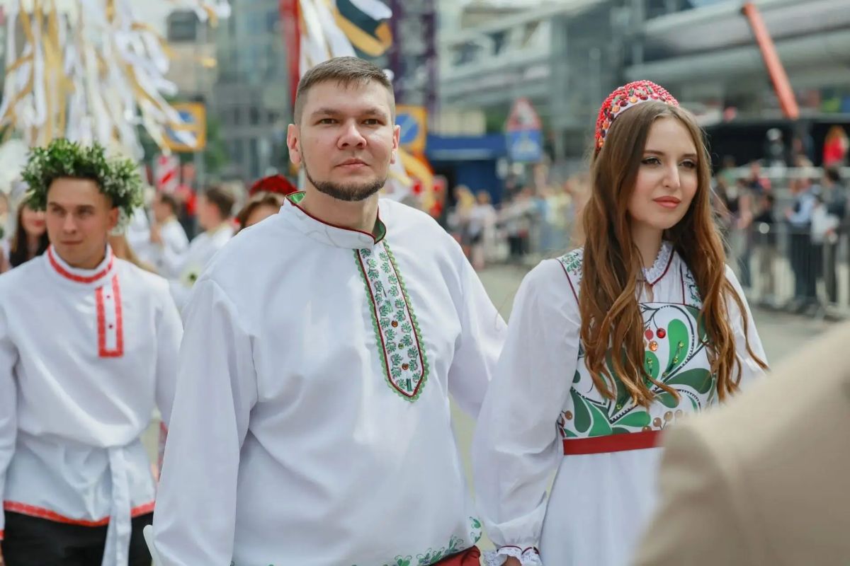 Три пары из Новосибирской области заключили брак на Всероссийском свадебном фестивале Три пары из Новосибирской области заключили брак на Всероссийском свадебном фестивале