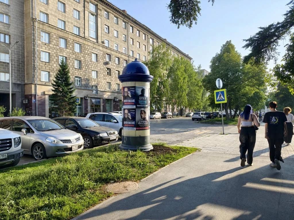 В Новосибирске обновляют афишные тумбы