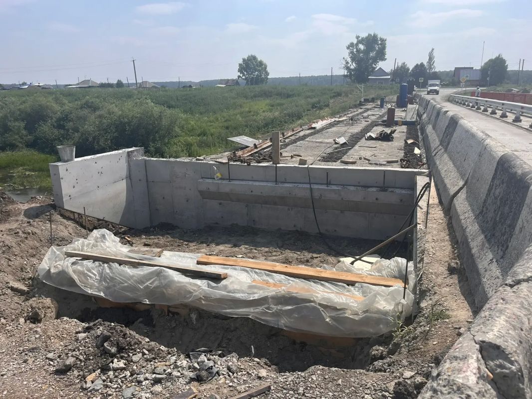 В Тогучинском районе отремонтируют полувековой мост через реку Изылы по нацпроекту «Инфраструктура для жизни» В Тогучинском районе отремонтируют полувековой мост через реку Изылы по нацпроекту «Инфраструктура для жизни»