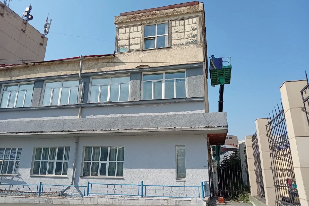 «Динамо» меняет цвет: памятнику архитектуры в Новосибирске освежают фасад «Динамо» меняет цвет: памятнику архитектуры в Новосибирске освежают фасад