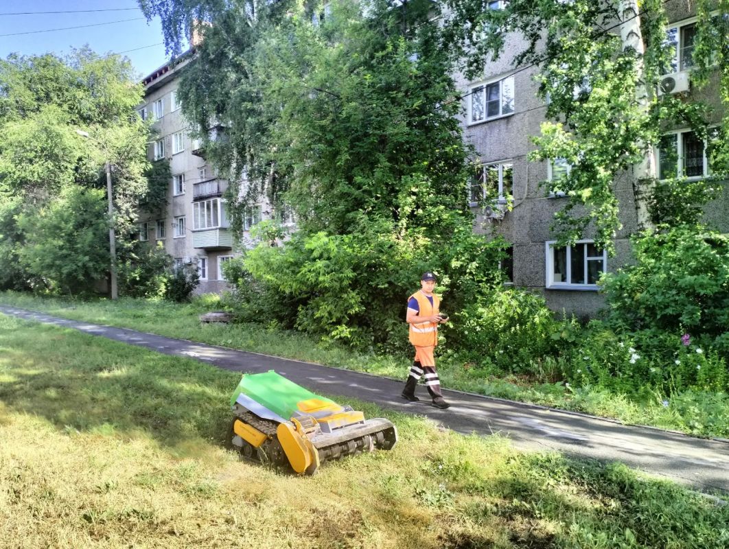 За неделю (с 6 по 12 июля) с магистралей и улиц Новосибирска вывезли 1 644 кубометра мусора и 2 339 тонн смета и грязи За неделю (с 6 по 12 июля) с магистралей и улиц Новосибирска вывезли 1 644 кубометра мусора и 2 339 тонн смета и грязи