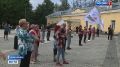 Утренняя зарядка. В Центральном парке Новосибирска десятки горожан зарядились энергией вместе с многократным чемпионом мира по ушу Дмитрием Мининым