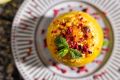 Яблоки, запеченные с творогом и сухофруктами: вкусный и полезный десерт