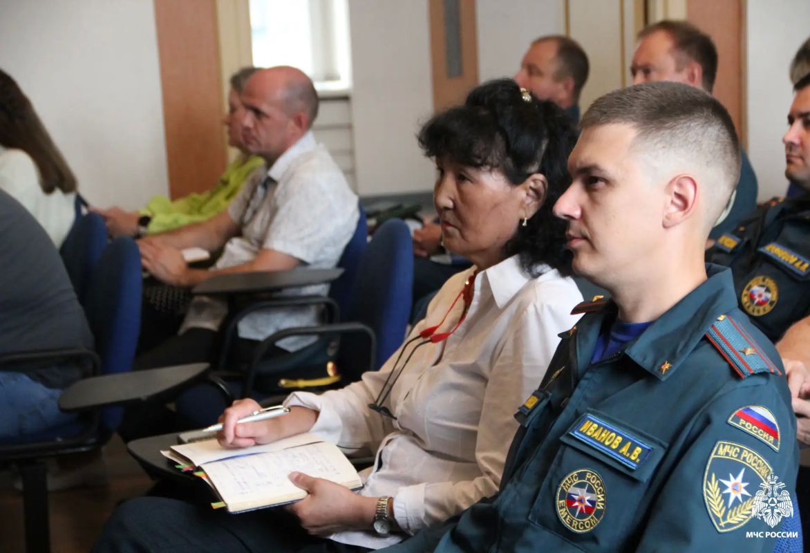 Представители Российского общества «Знание» провели лекции для сотрудников МЧС России Представители Российского общества «Знание» провели лекции для сотрудников МЧС России