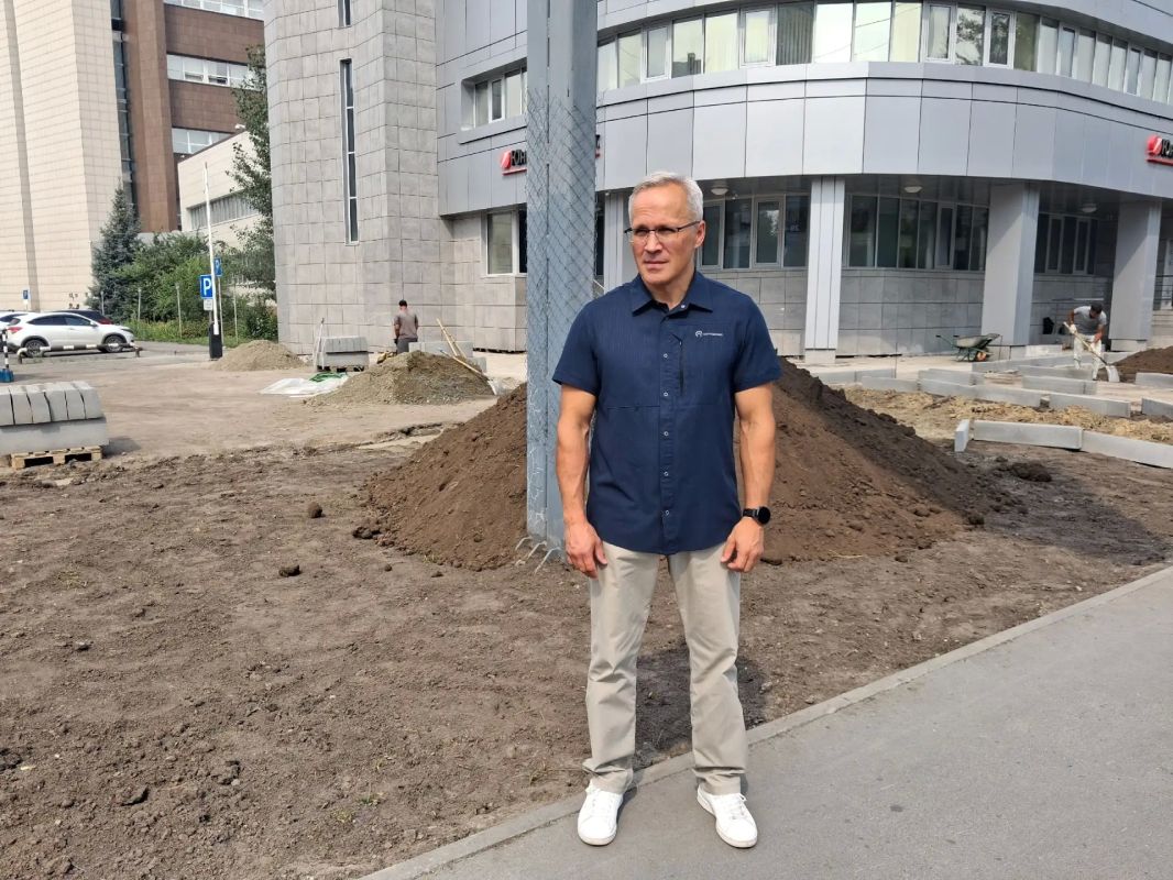 Участники штаба по благоустройству и облику города по поручению мэра Новосибирска Максима Кудрявцева проводят ежедневные рейды Участники штаба по благоустройству и облику города по поручению мэра Новосибирска Максима Кудрявцева проводят ежедневные рейды