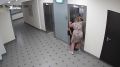 В Новосибирске мужчина избил металлическим стулом женщину с собакой