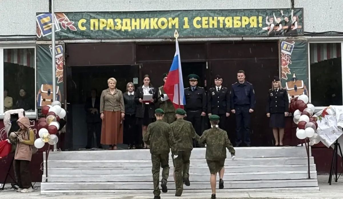 Офицеры СК России по Новосибирской области приняли участие в торжественных линейках в День знаний Офицеры СК России по Новосибирской области приняли участие в торжественных линейках в День знаний