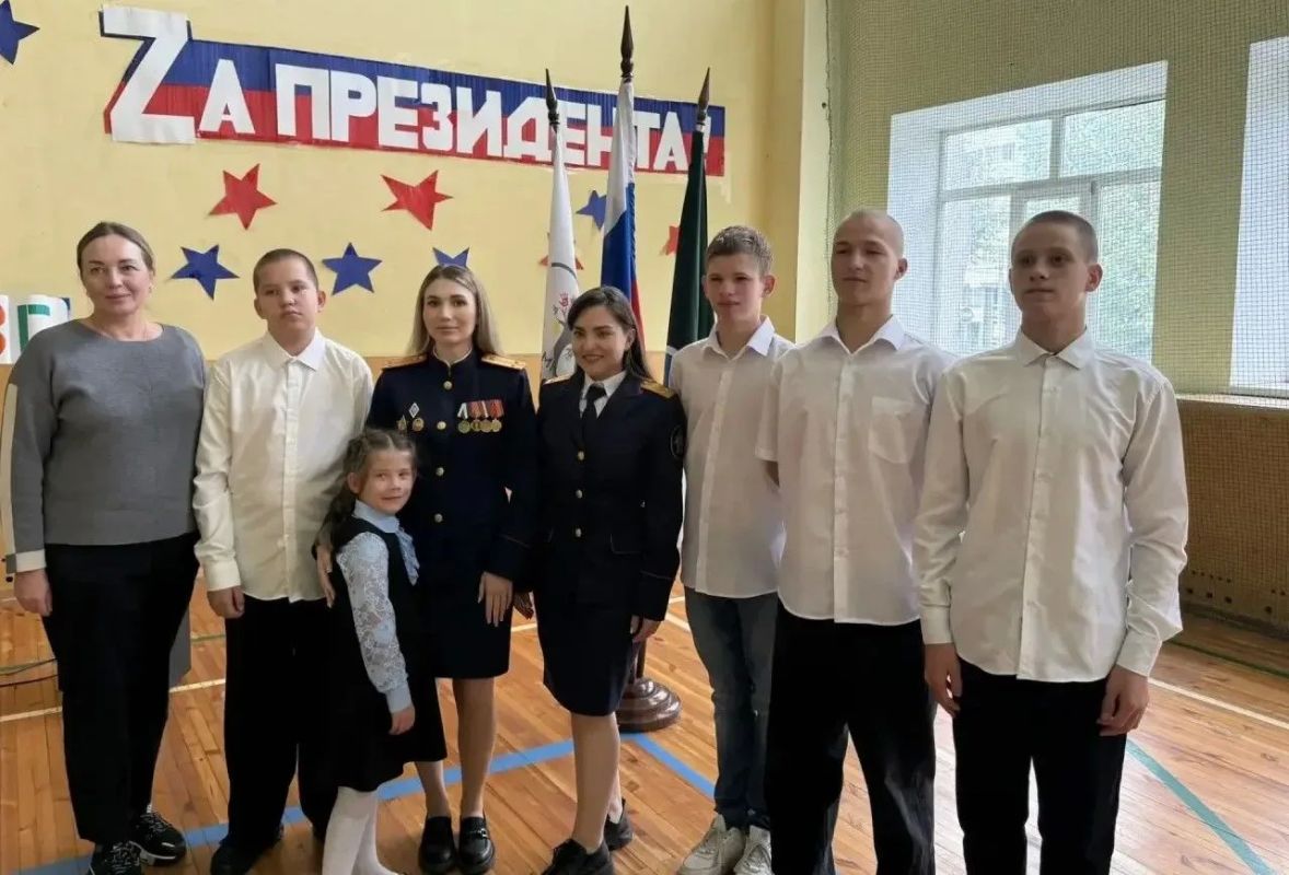 В Новосибирской области сотрудники территориальных следственных подразделений следственного управления СКР поздравили ребят с началом учебного года В Новосибирской области сотрудники территориальных следственных подразделений следственного управления СКР поздравили ребят с началом учебного года