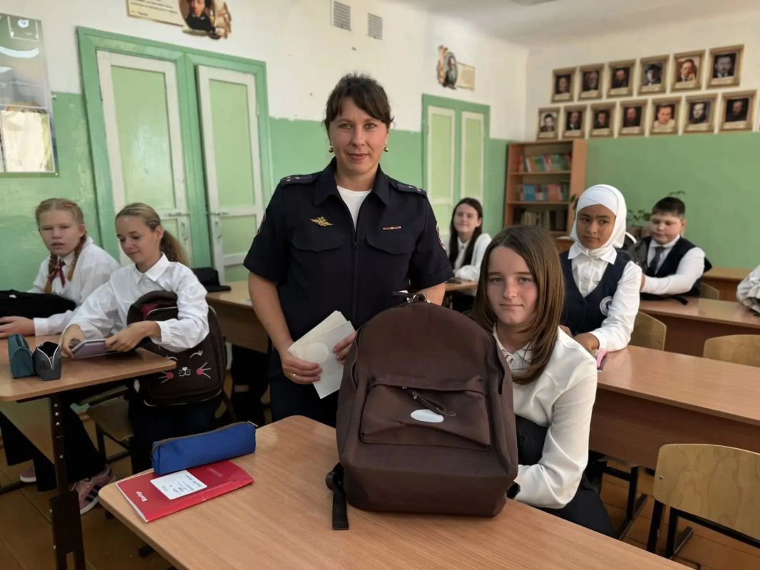 Безопасная дорога в школу: инспектор Госавтоинспекции провела занятие для ребят Большевистской школы Безопасная дорога в школу: инспектор Госавтоинспекции провела занятие для ребят Большевистской школы
