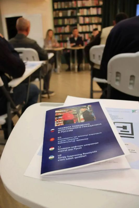 В Бердске сотрудники полиции провели информационную встречу для иностранных граждан В Бердске сотрудники полиции провели информационную встречу для иностранных граждан