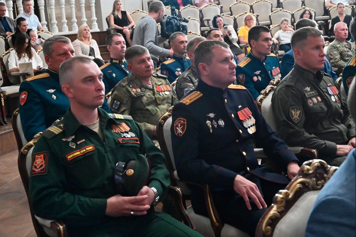 Андрей Травников вручил дипломы выпускникам программы «Герои НовоСибири»