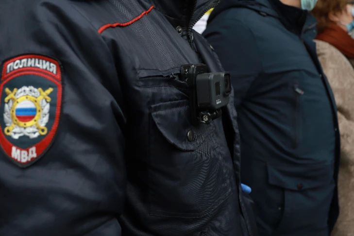 Защитивших мать с ребенком полицейских избили ее родственники в Новосибирске