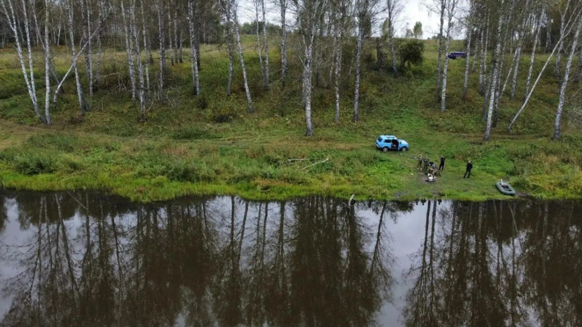Стрелявшего в рыбаков на озере под Новосибирском ищут две недели