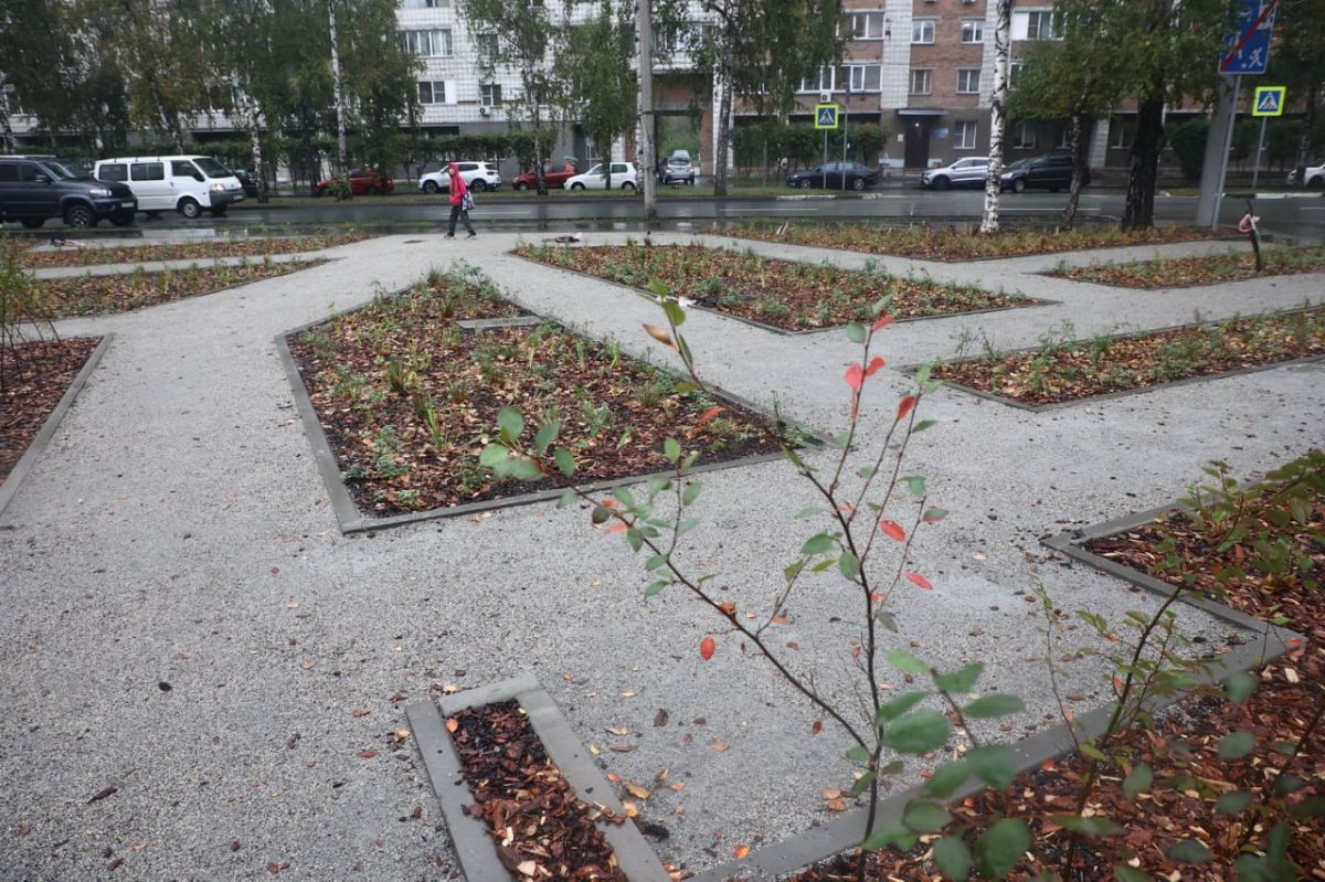 Мэр Кудрявцев оценил благоустройство Сквера Влюблённых в Первомайке Мэр Кудрявцев оценил благоустройство Сквера Влюблённых в Первомайке