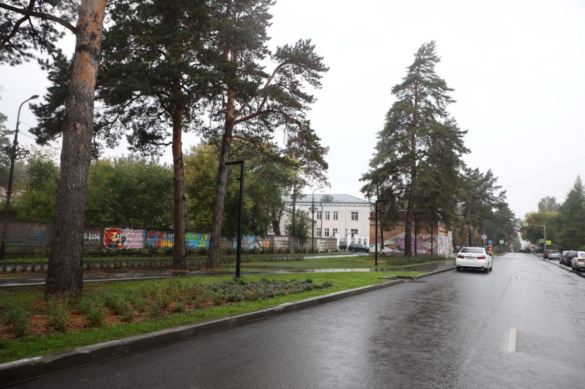Мэр Кудрявцев оценил благоустройство Сквера Влюблённых в Первомайке Мэр Кудрявцев оценил благоустройство Сквера Влюблённых в Первомайке