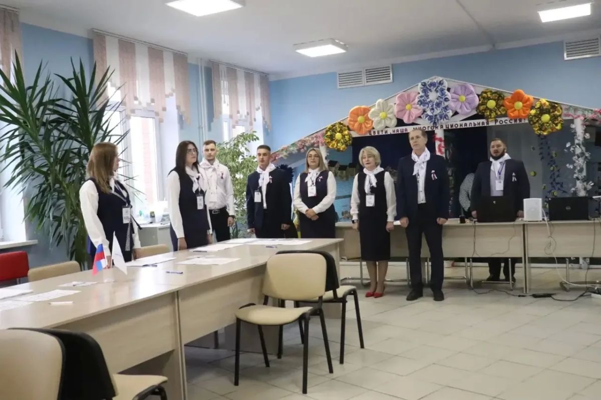 Жители районов Новосибирской области продолжают активно голосовать Жители районов Новосибирской области продолжают активно голосовать