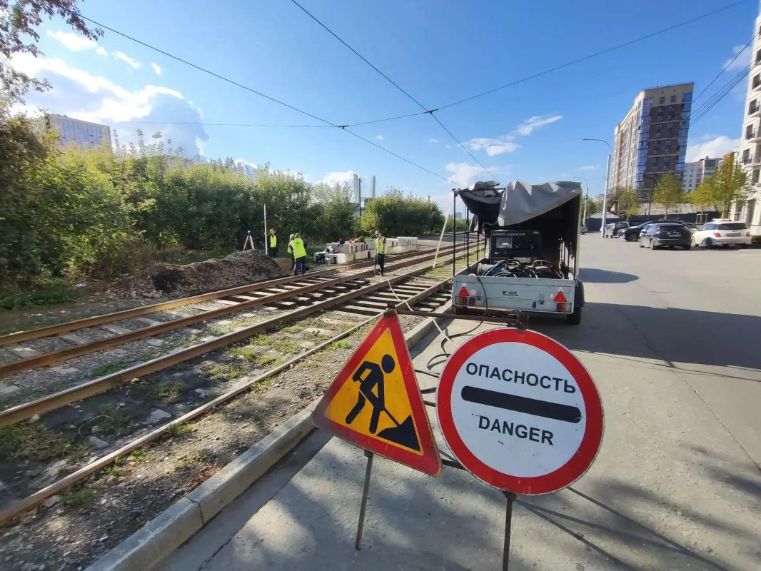 На ул. Ипподромской и ул. Зыряновской продолжается устройство коллекторов и дождеприёмных камер