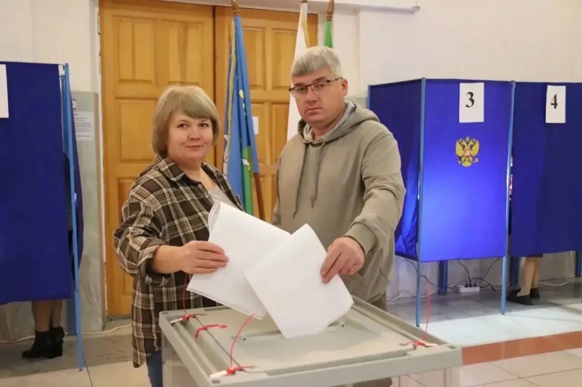 Жители районов Новосибирской области продолжают активно голосовать Жители районов Новосибирской области продолжают активно голосовать