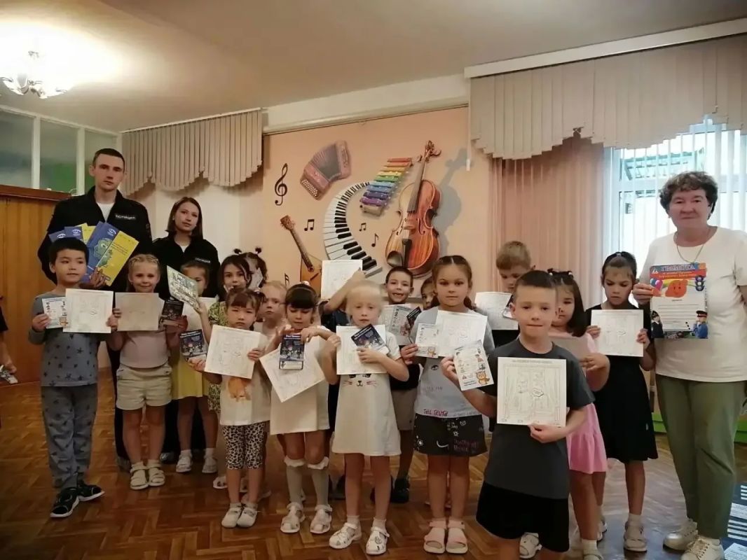 В детском саду №425 прошло профилактическое мероприятие по безопасности дорожного движения В детском саду №425 прошло профилактическое мероприятие по безопасности дорожного движения