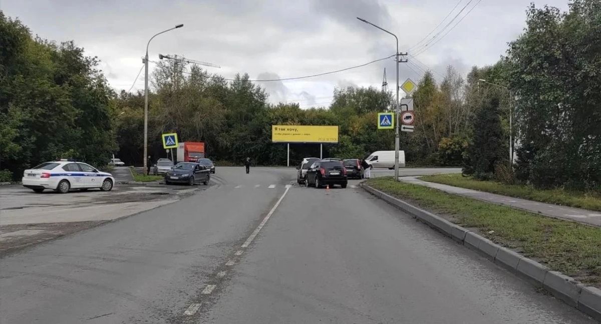 В Новосибирске водитель потерял сознание за рулем и устроил массовое ДТП В Новосибирске водитель потерял сознание за рулем и устроил массовое ДТП