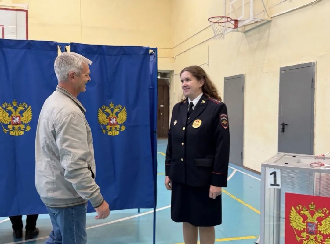 Новосибирские полицейские обеспечили охрану общественного порядка и безопасность граждан в период проведения Единого дня голосования Новосибирские полицейские обеспечили охрану общественного порядка и безопасность граждан в период проведения Единого дня голосования
