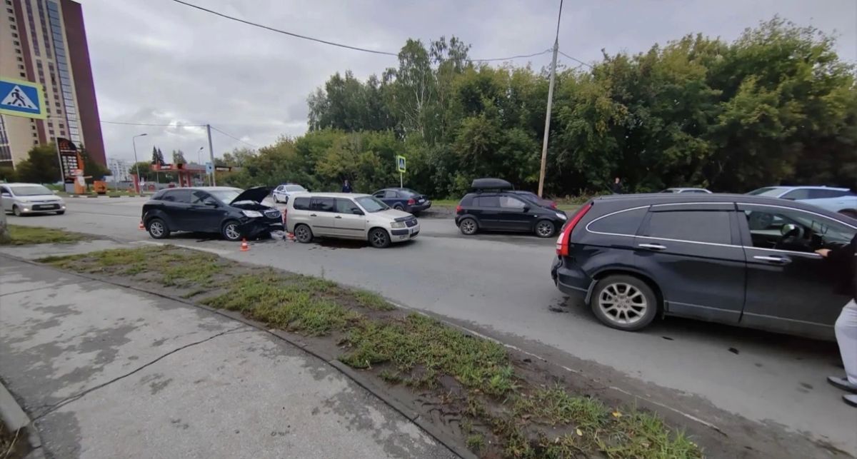 В Новосибирске в ДТП умер водитель В Новосибирске в ДТП умер водитель