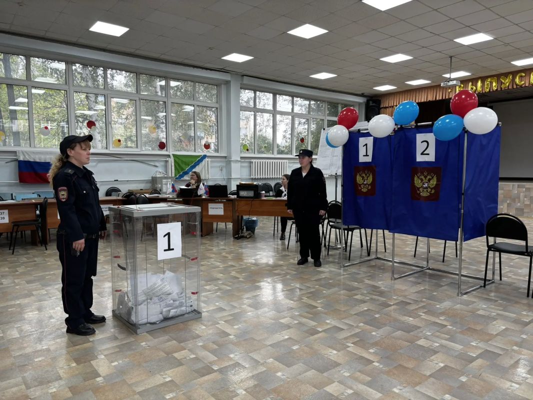 Новосибирские полицейские обеспечили охрану общественного порядка и безопасность граждан в период проведения Единого дня голосования Новосибирские полицейские обеспечили охрану общественного порядка и безопасность граждан в период проведения Единого дня голосования