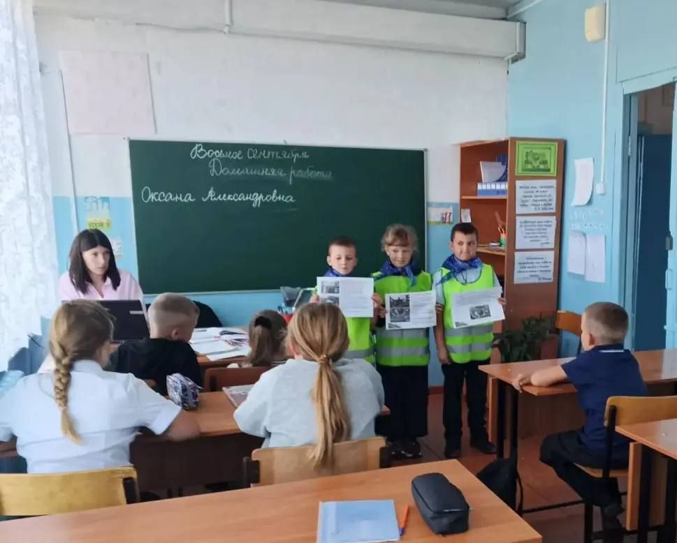 В Мошковском районе сотрудники Госавтоинспекции провели «День дорожной безопасности» В Мошковском районе сотрудники Госавтоинспекции провели «День дорожной безопасности»