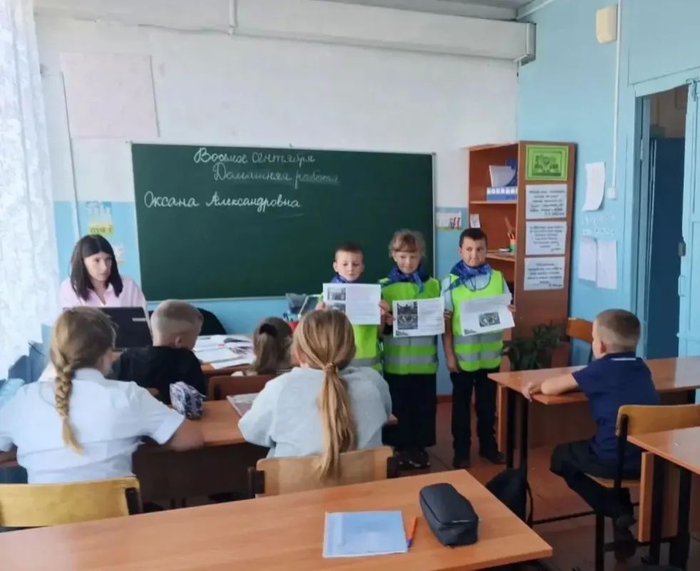 В Мошковском районе сотрудники Госавтоинспекции провели «День дорожной безопасности» В Мошковском районе сотрудники Госавтоинспекции провели «День дорожной безопасности»