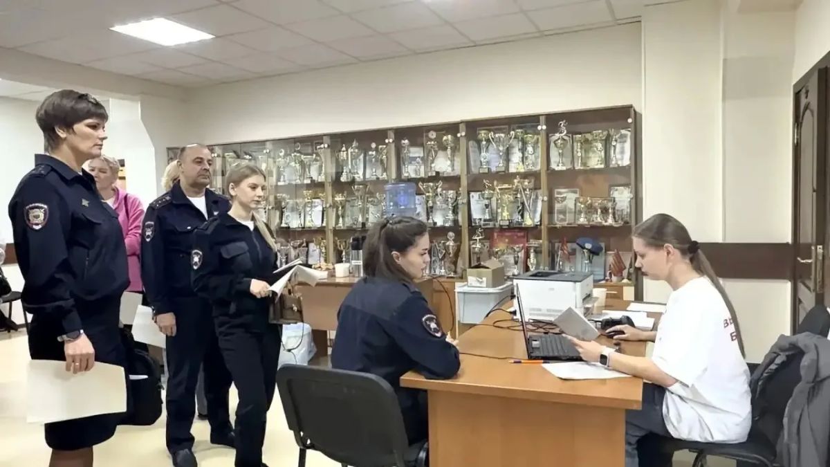 Сотрудники полиции города Новосибирска приняли участие в донорской акции Сотрудники полиции города Новосибирска приняли участие в донорской акции