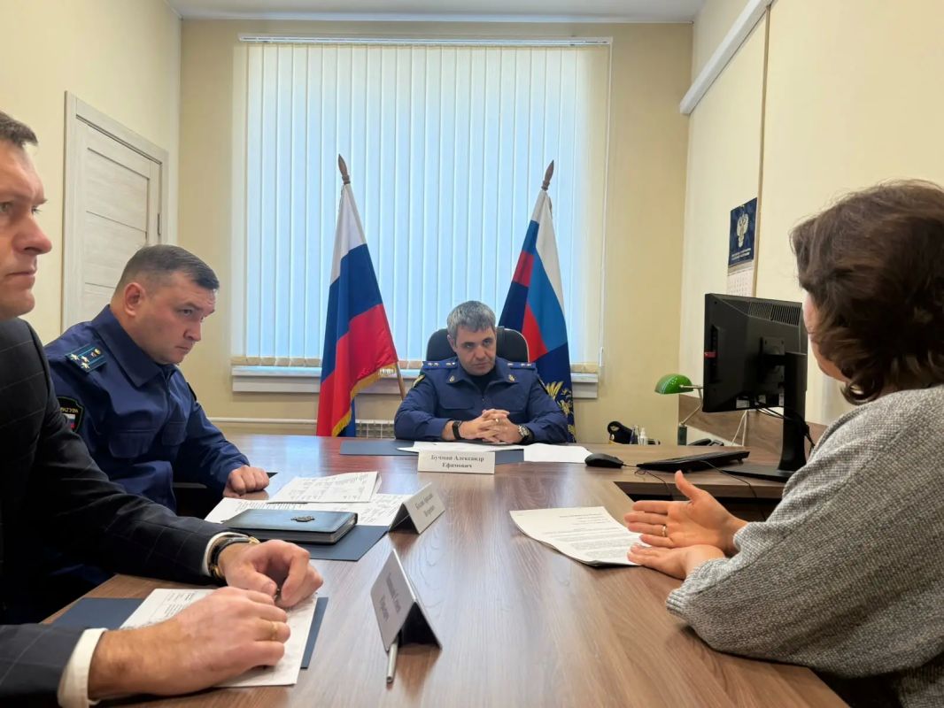 Прокурор Новосибирской области Александр Бучман провел личный прием граждан в прокуратуре г. Бердска Прокурор Новосибирской области Александр Бучман провел личный прием граждан в прокуратуре г. Бердска