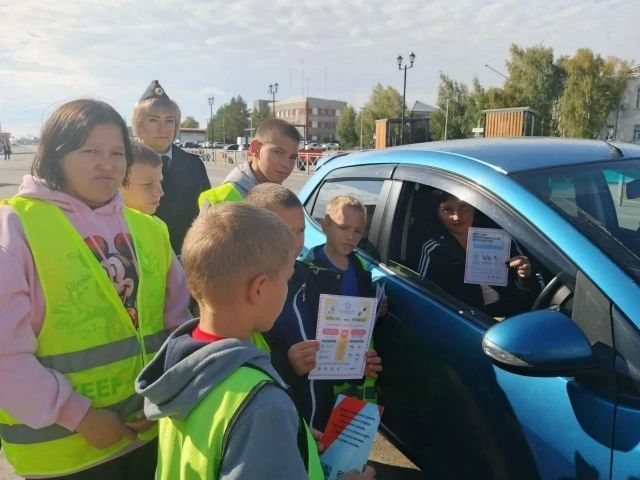 Безопасность детей — в приоритете: Отряд ЮИД «Светофорчики» Купинской школы-интерната №1 совместно с сотрудниками Госавтоинспекции провели профилактическую акцию Безопасность детей — в приоритете: Отряд ЮИД «Светофорчики» Купинской школы-интерната №1 совместно с сотрудниками Госавтоинспекции провели профилактическую акцию