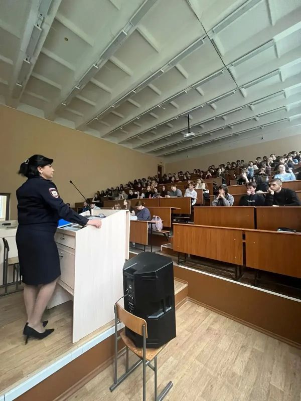 В Новосибирске полицейские провели для студентов учебных заведений профилактические мероприятия В Новосибирске полицейские провели для студентов учебных заведений профилактические мероприятия