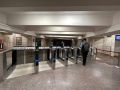 На станции метро «Октябрьская» установили турникеты нового поколения